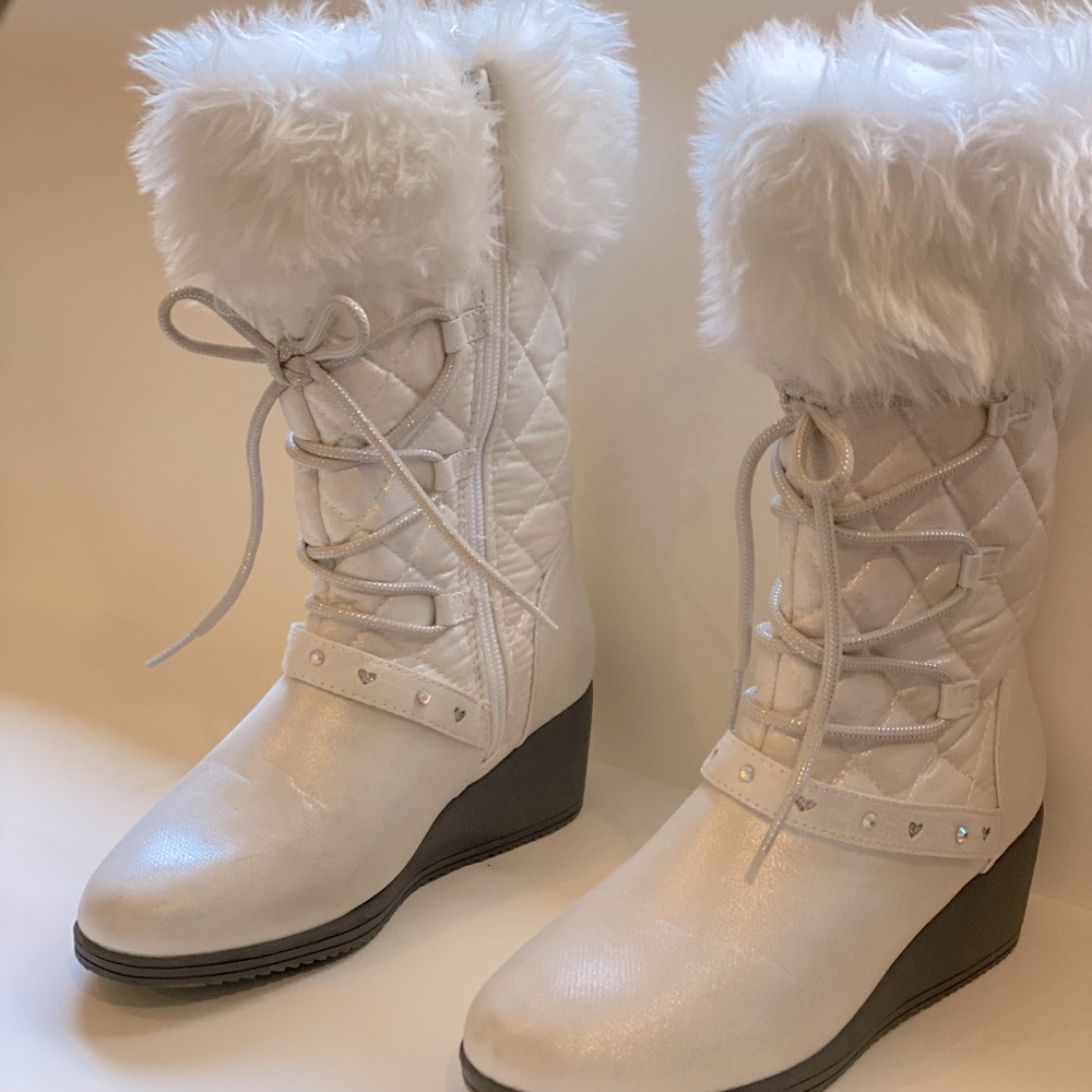 SOLDGirls Winter White Boots